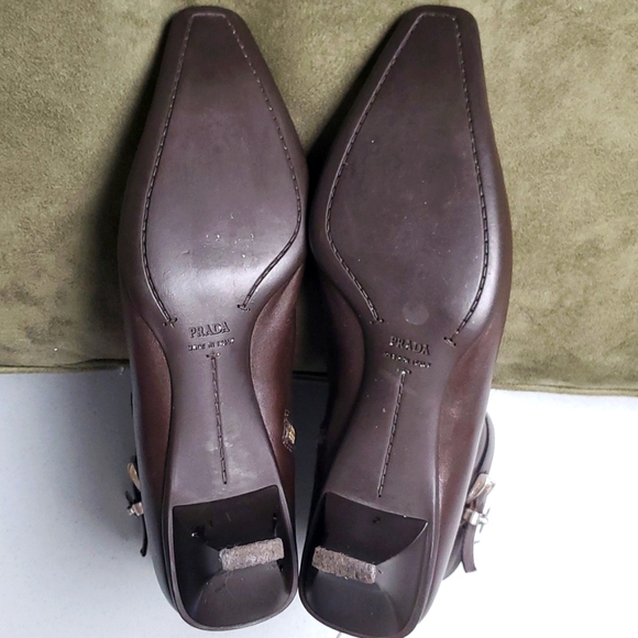 Prada chocolate brown leather bootie with kitten heel. Size 5.5 - Picture 4 of 9